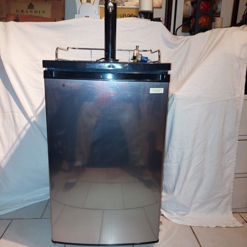 Vissani Kegerator $275