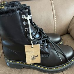 Dr Marten’s Boots With Fur Size 8.