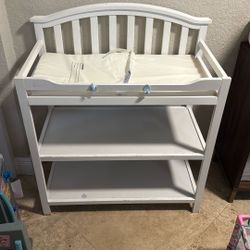 Free Changing Table 