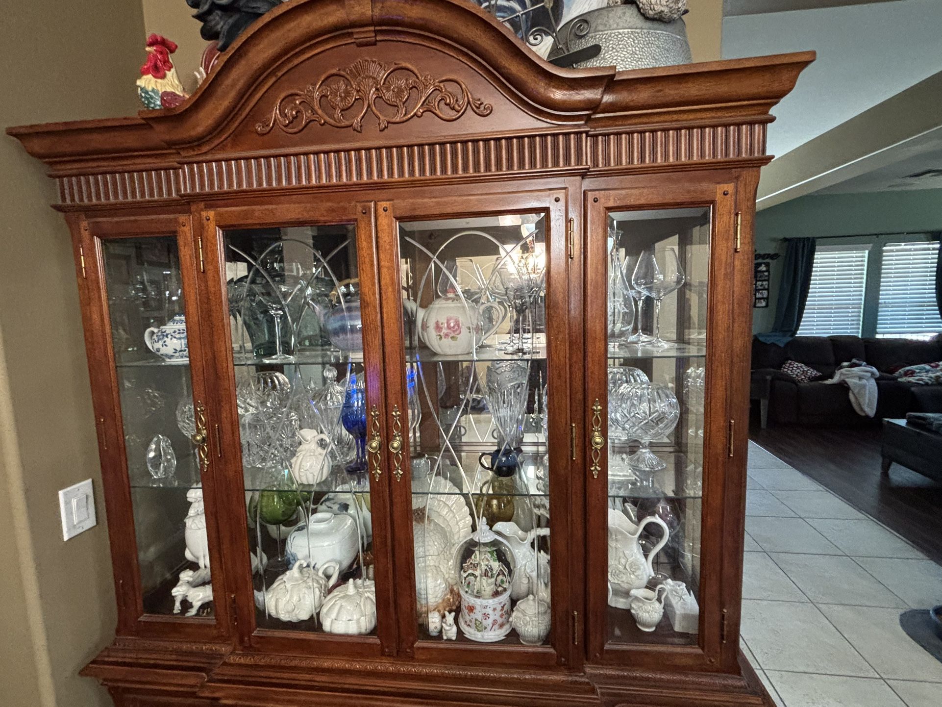 Thomasville Wooden China Cabinet with Etched Glass