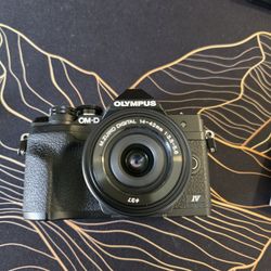 Olympus E-M10 Mark IV - Like New 250 Shutter Count