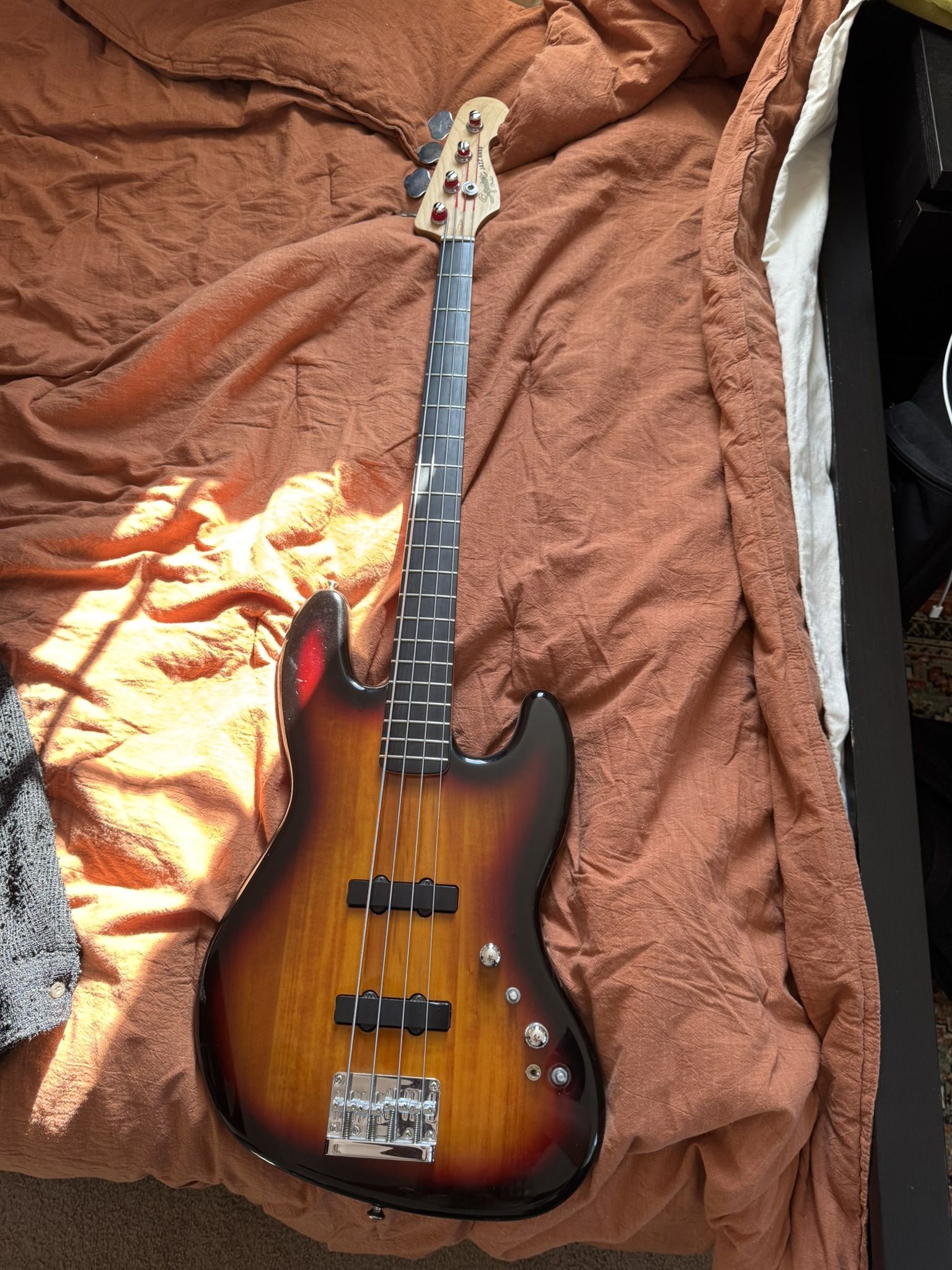 Squier deluxe IV Jazz Bass active