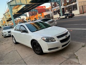 2010 Chevrolet Malibu w/ 123k miles clean title