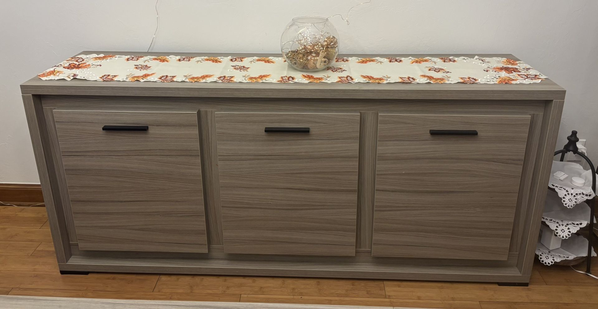 China Cabinet, Hutch With Table/chairs