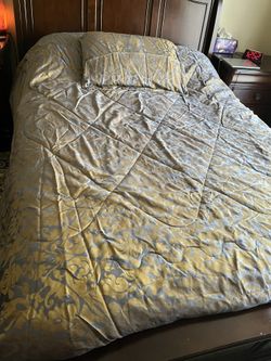 Queen Size Bed Comforter And 2 Shams