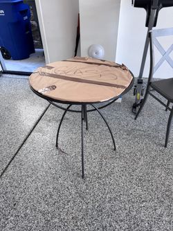Round Glass Top Side Table – Black Metal Frame