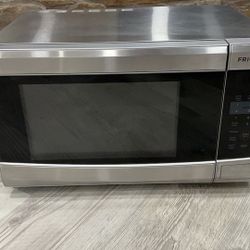 Nice Frigidaire Microwave 1100 Watt!