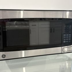 1.1 Cu. Ft. Capacity Countertop Microwave Oven