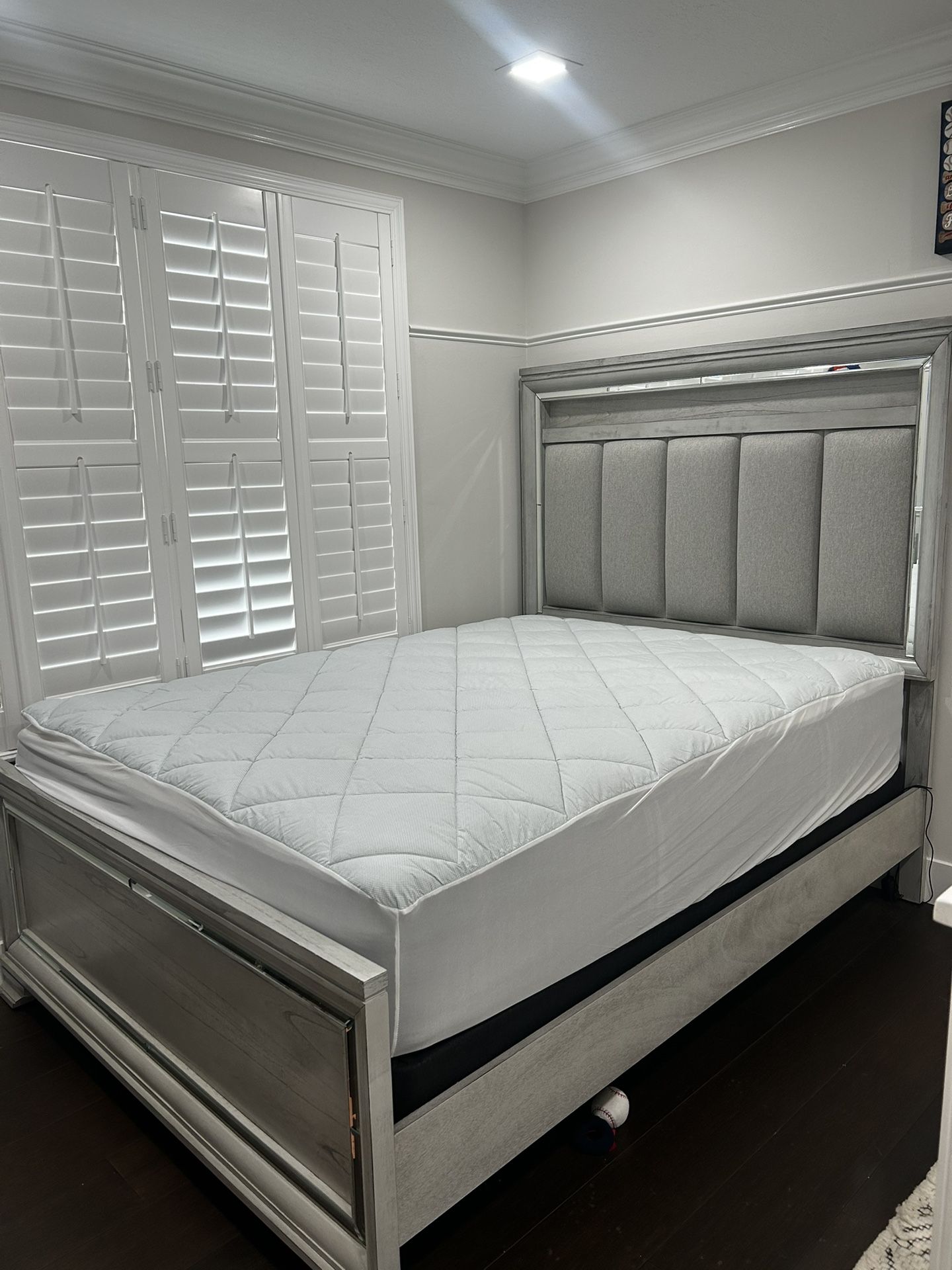 Queen Sized Bedroom Set