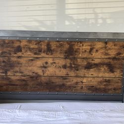 Rustic Industrial Wood & Metal Headboard – Farmhouse Style (Queen)