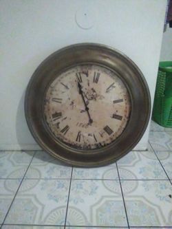 Big round clock