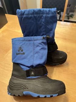 Youth Kamik Boots, Size 4