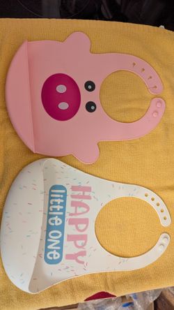 Silicone Bibs (2)