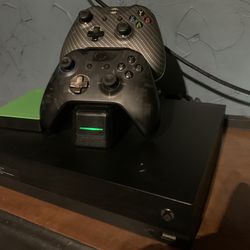 XBOX ONE X with 1 Custom Battle Beaver Controller, 1 regular Controller and 1tb Seagate SSD