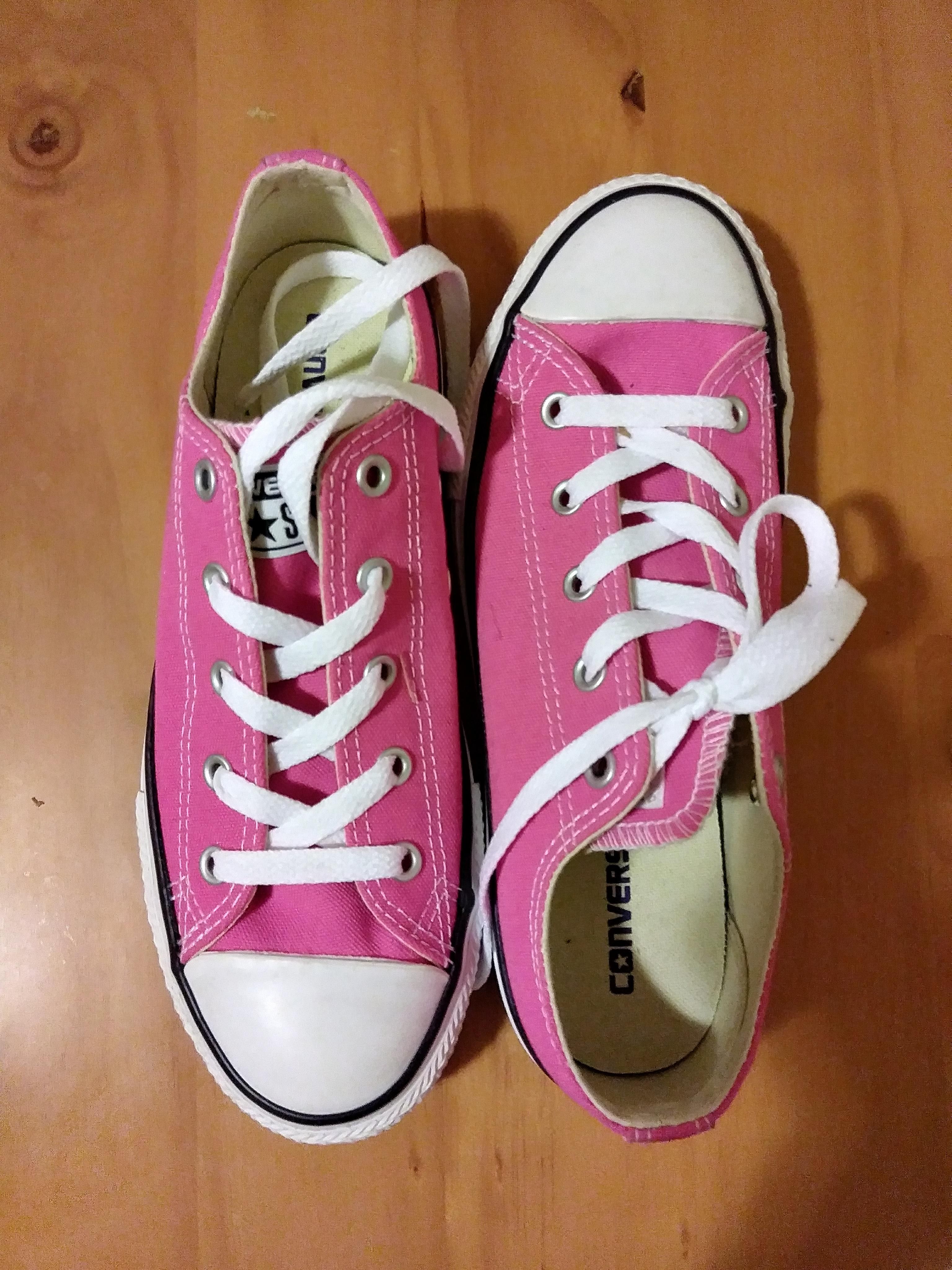New in box pink converse size 3
