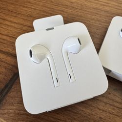 Apple EarPods with Lightning Connector 
