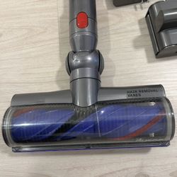 Dyson V8 Origin Extra Vacuum Lightly Used Very Good $200 OBO