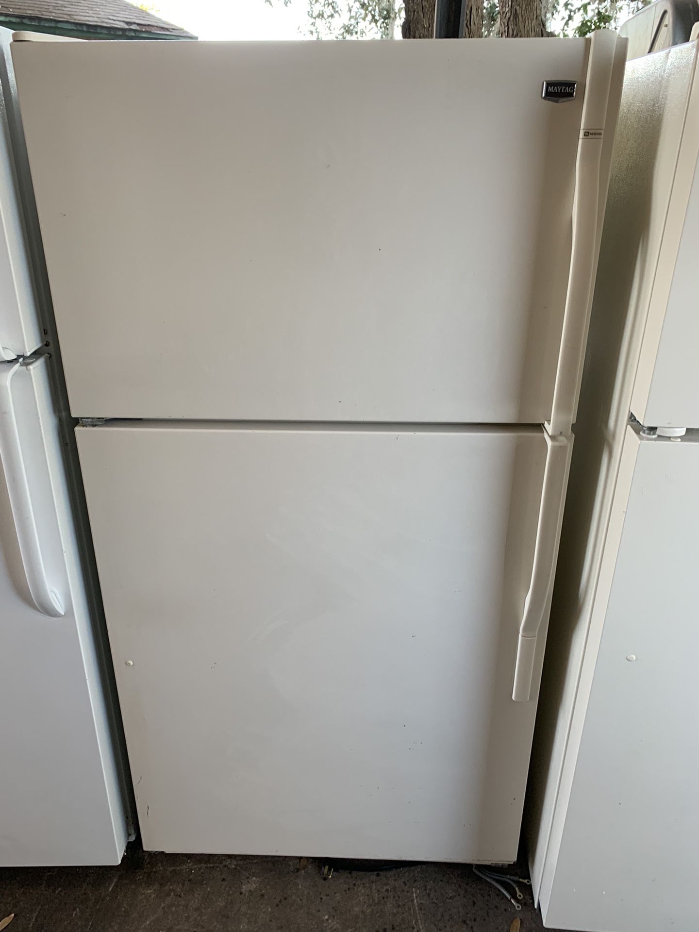 Maytag Refrigerator 32”↔️