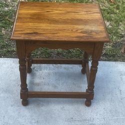Pennsylvania House Mid Century Oak End Table / Side Table Minor Imperfections. Used in good condition with some cosmetic blemishes. These blemishes ar
