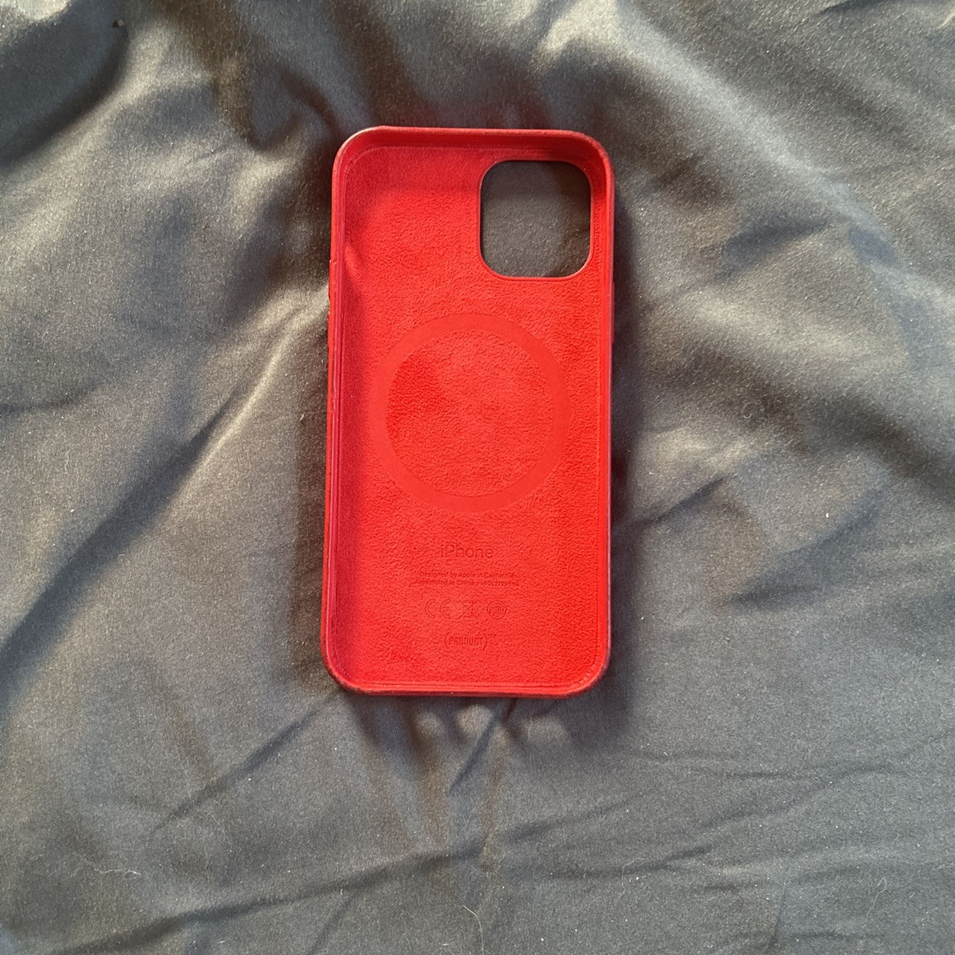 iPhone 15 MagSafe Leather Case (ProductRed)