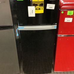 Magic Chef Refrigerator MCDR740BE