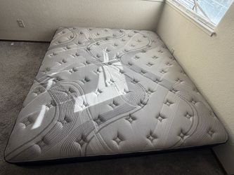 Nolah Evolution California King Mattress – Excellent Condition