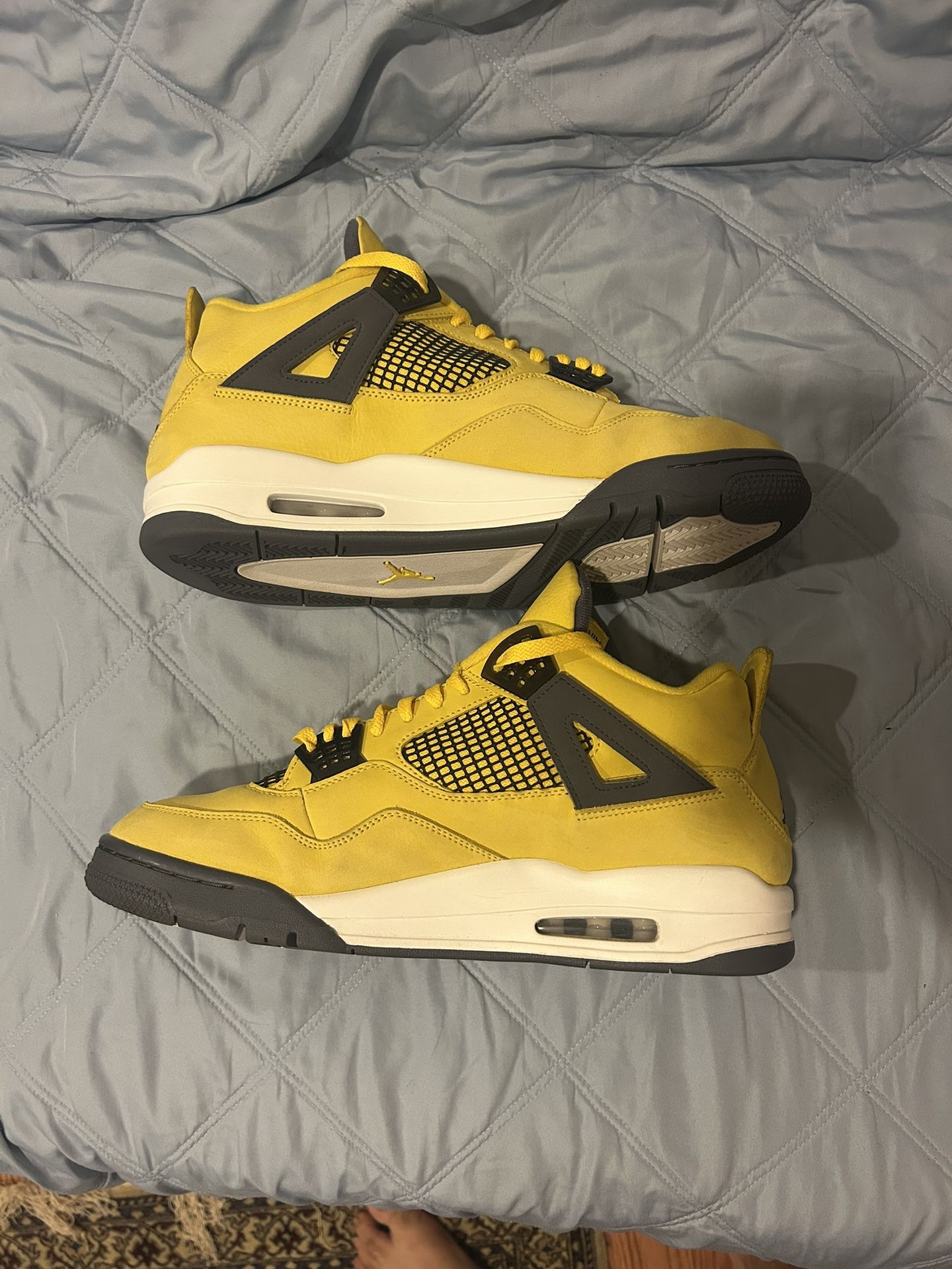 Jordan 4 Lightning Size 13M