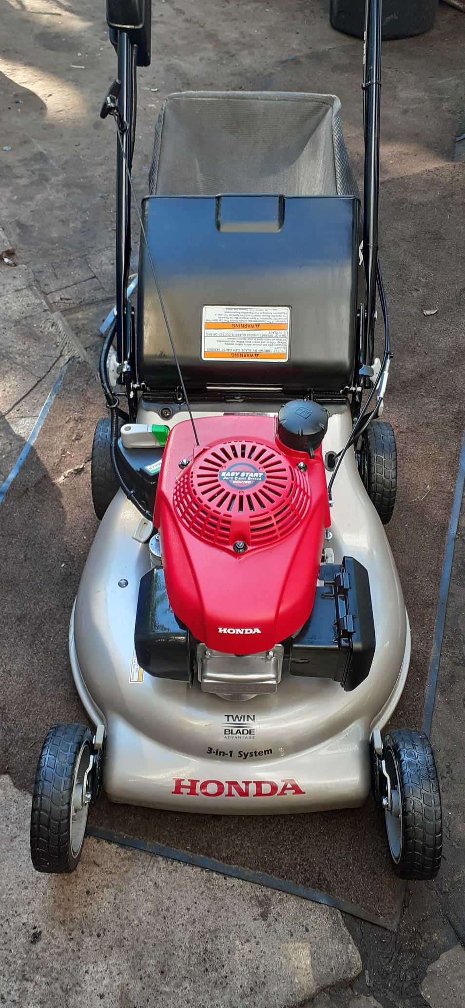 Honda self-propelled lawn mower with electric start