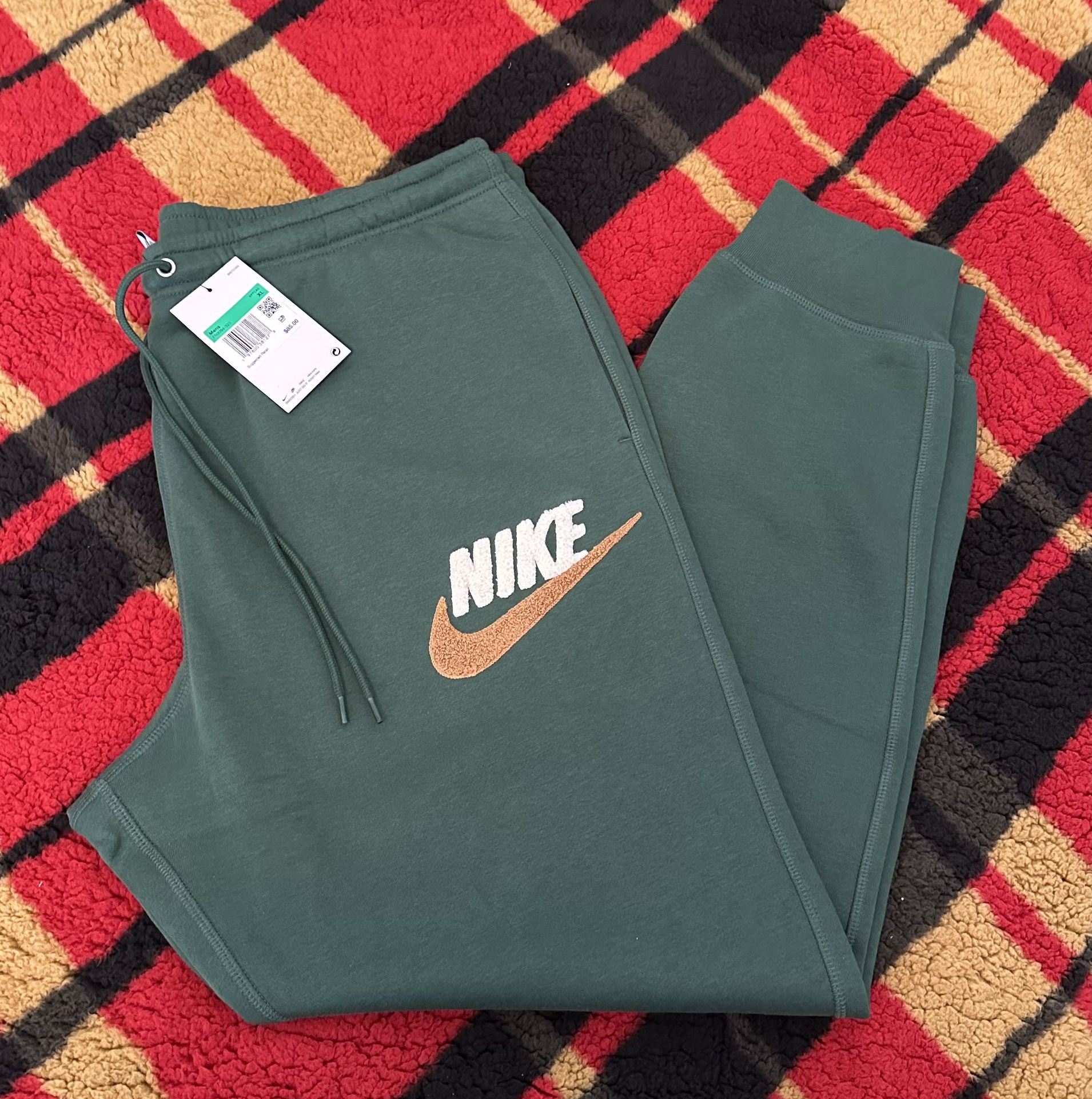 Men’s Nike Club Fleece Chenille Logo Sweatpants “ Green “ Size XL & 4XL