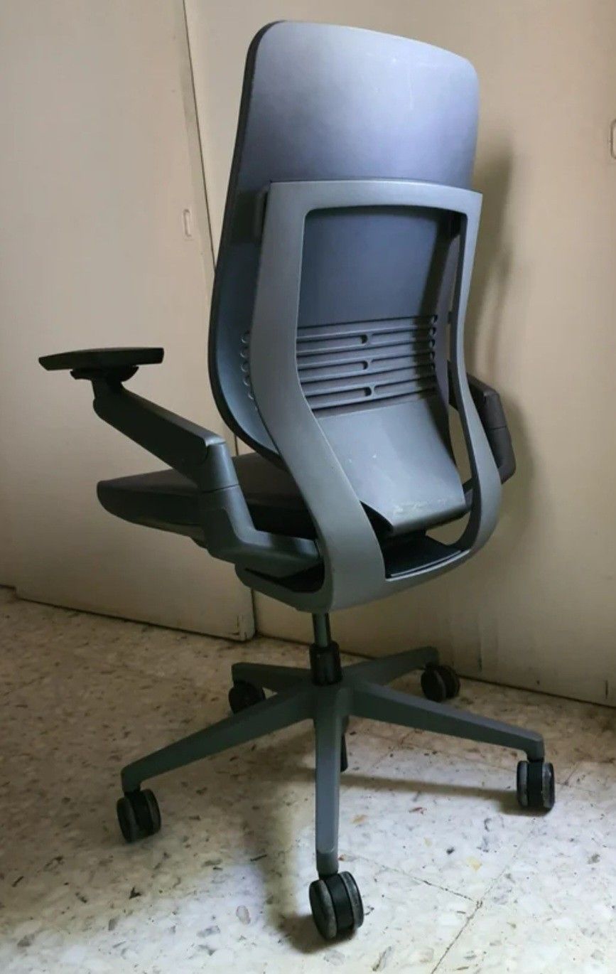 Steelcase Gesture Office Desk Gaming Chair