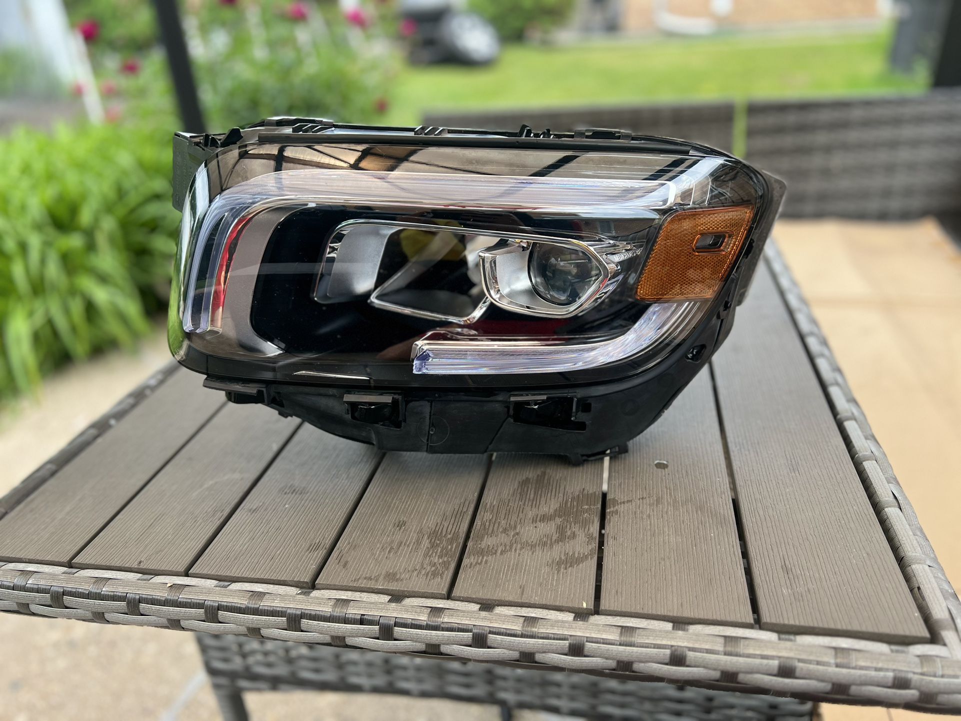 OEM 2021 Mercedes-Benz GLB 250 LED Headlight – Excellent Condition!