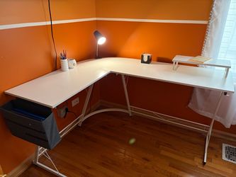 L-shape computer or gaming desk