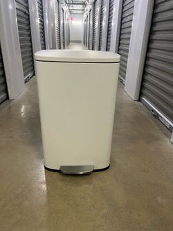 White Kitchen Trash Can