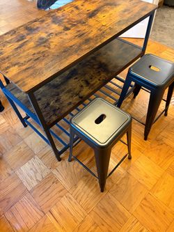 Dining room island (+4 bar stools) and Leather Couch