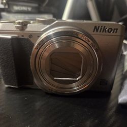 NIkon Camera $OFFER UP