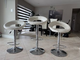 Adjustable bar stools