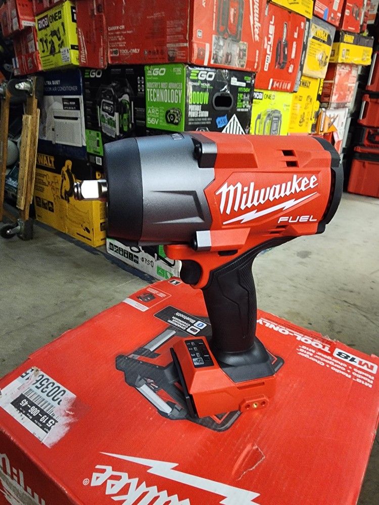 MILWAUKEE M18 CORDLESS IMPACT WRENCH 1/2 IN. FUEL BRUSHLESS