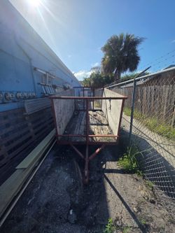 5 x 10 trailer
Needs some floor repairs