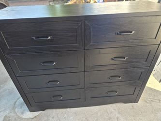 Like New Dresser  8 compartments 47w 16d 38h