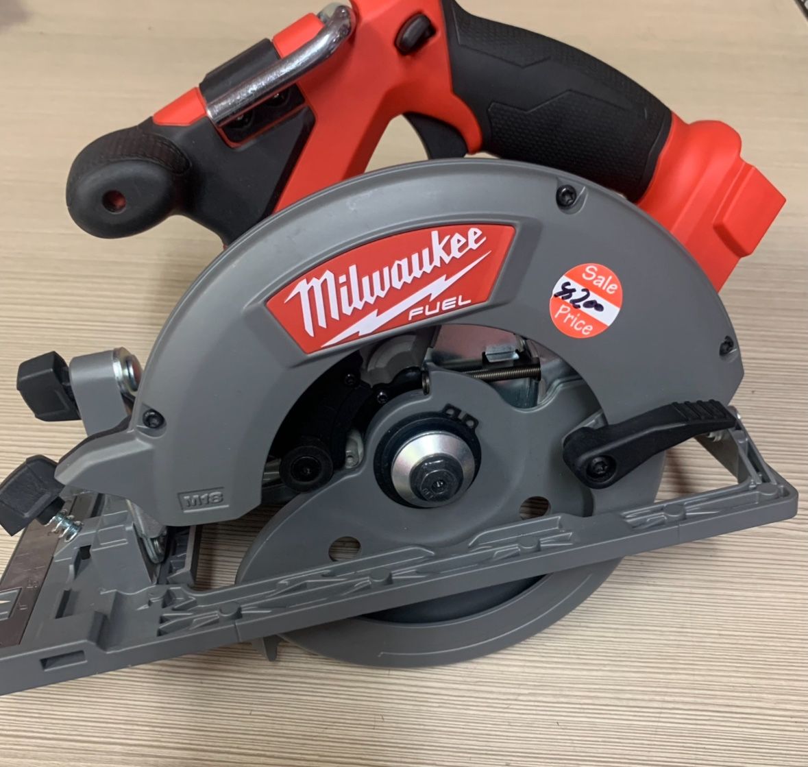 Milwaukee New 61/2” Circular Saw 18 Fuel Brushless ( Tool Only) Nuevo 