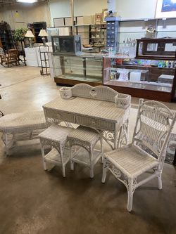 Antique 5-Piece White Wicker Living Room Set 