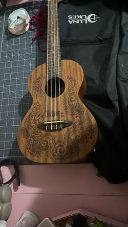 Luna Henna Ukulele