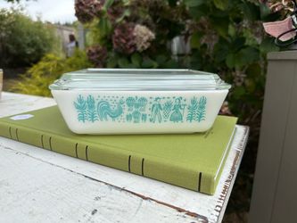 Pyrex Butterprint Turquoise Refrigerator Dish with Lid