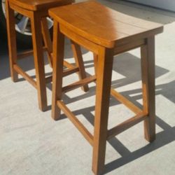 2 Bar Stools 24" Excellent Condition 