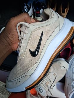 Size 8 nike shoe