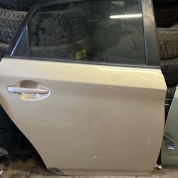 2010 Toyota Prius Passenger Side Rear Door