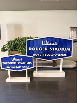 LA dodgers scully welcome sign
