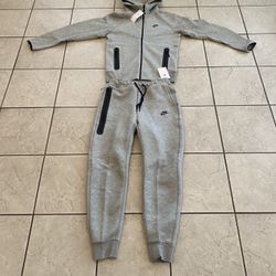 Grey Nike Tech Fleece New Gen | Size Medium