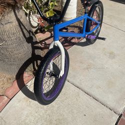 Bmx bycecle 20 inches tires  for sale 125:00 dollars  or best offer good condition , no brakes