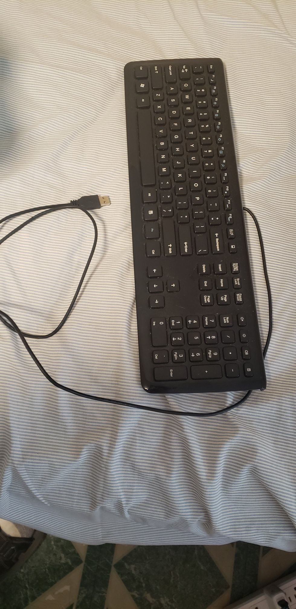 FREE keyboard, in good condition, works perfectly